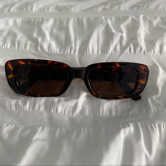 SUNGLASSES - Picture 2 of 2